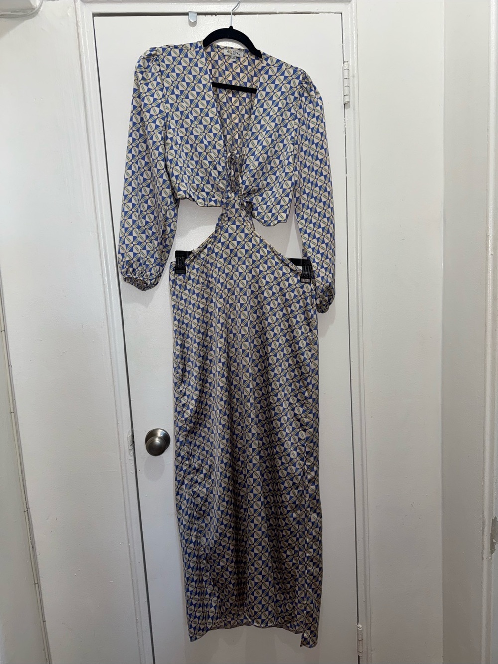 Eilsta by CSN women’s dress size L 100% Pol Silk